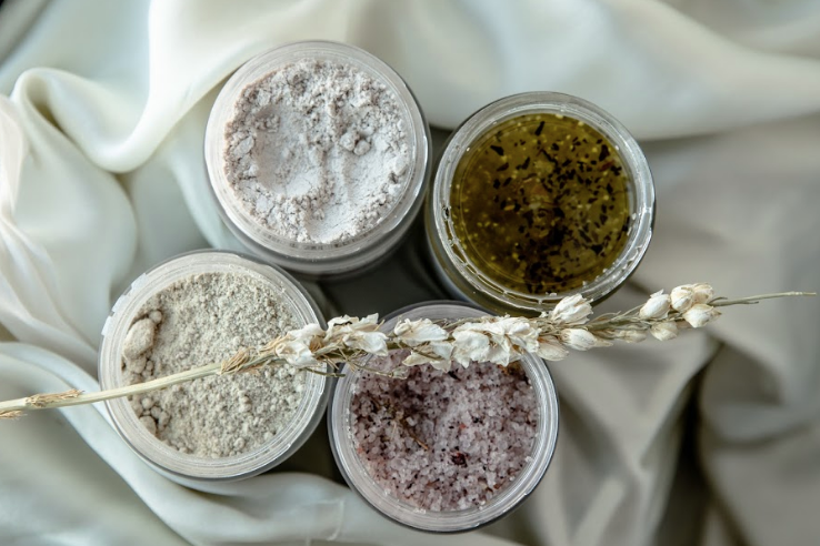 Sensitive Oat Soak with St. John's Wort and Chamomile by LaBruna Skincare
